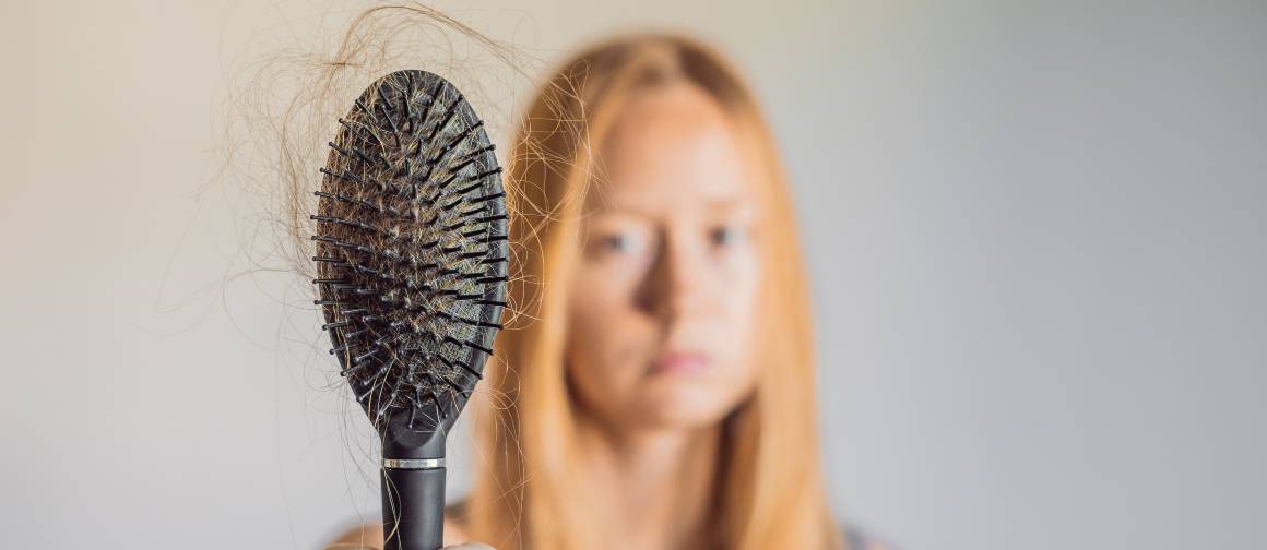 Vahingoittuneiden hiusten korjaaminen: Vinkkejä, joilla saat hiuksesi taas terveiksi
