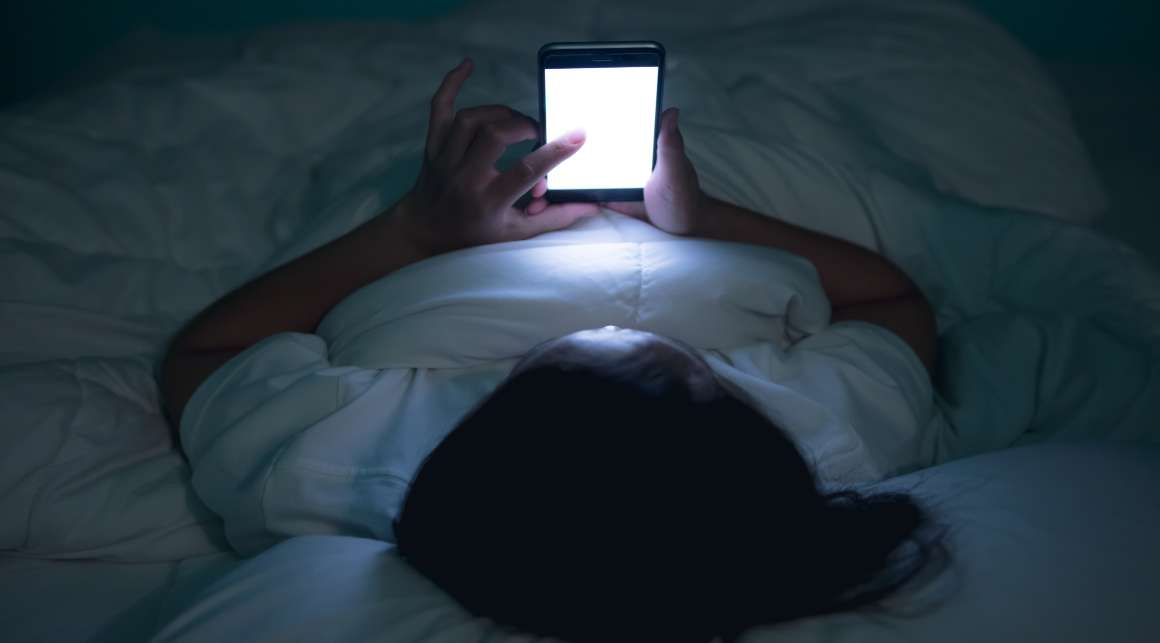 miten sosiaalinen media vaikuttaa uneen